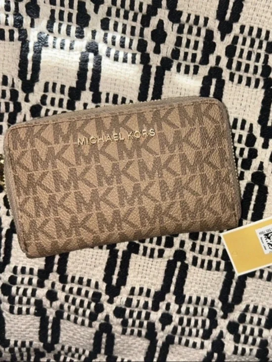 Michael kors wallet