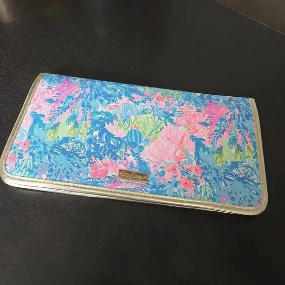 LILLY PULITZER Multi-color Spring Prints‎ Travel Organizer Wallet Slim Design