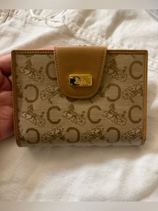 Authentic vintage Celine wallet featuring the classic Horse Carriage and “C” COA