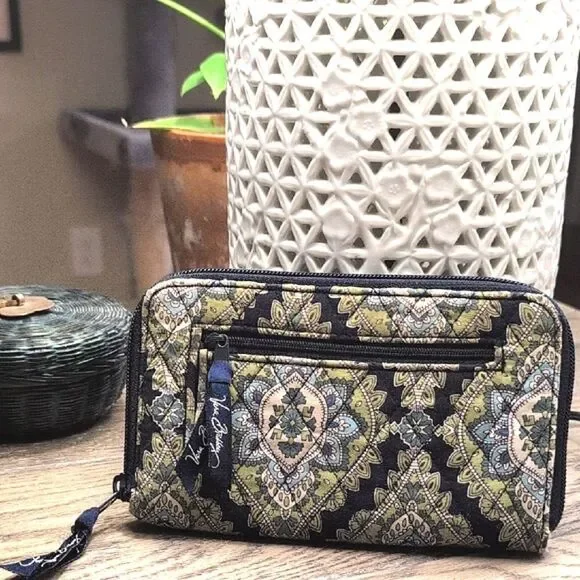 Vera Bradley Cambridge Quilted Zip Around Wallet Wristlet Retired