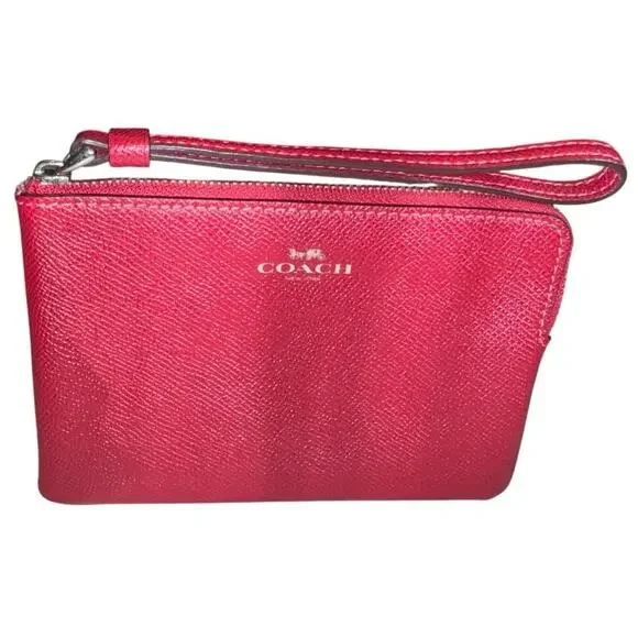 COACH Corner Zip Wristlet in 1941 Red New without Tag