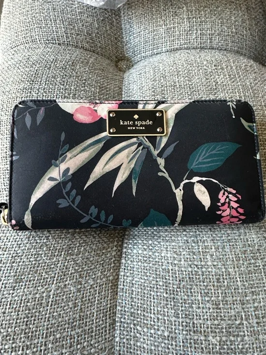 Kate Spade New York Wilson Road Botanical Neda Continental Wallet in Black Multi