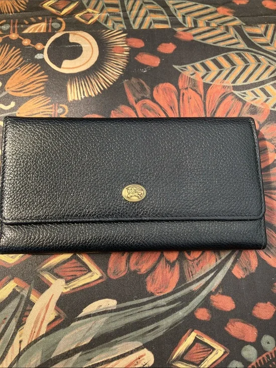 Perfect condition Vintage Burberrys Blue Pebbled Leather Accordion Wallet