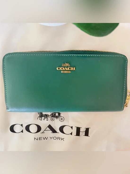 Coach Green Leather Zip Wallet with Gold Logo