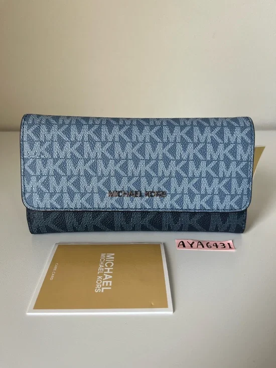 Michael Kors Jet set travel large trifold