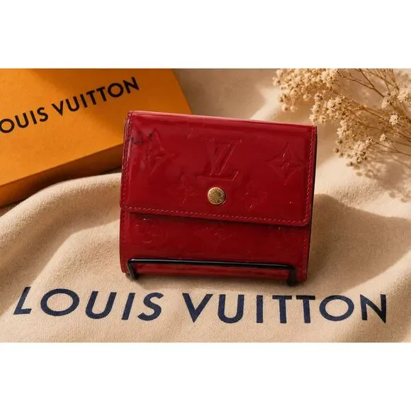 Louis Vuitton Authentic Monogram VERNIS Pomme D'amour Trifold Purse Wallet Auth