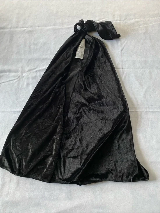 NWOT Halloween Black Kids Velvet Like Cape Size Small 4-6X