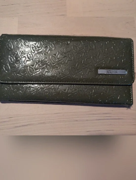 Kenneth Cole Reaction Olive Green‎ Embossed Long Wallet