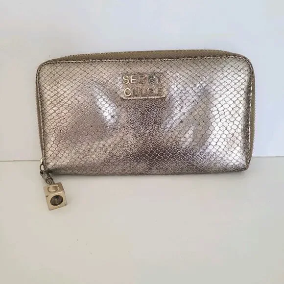 See By Chloe Leather Long Wallet Metalic Silver Zip Around‎ Designer Clutch