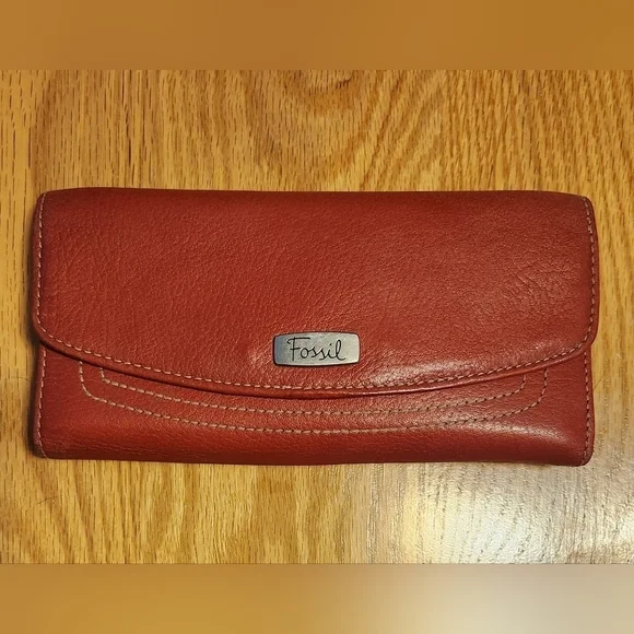 FOSSIL Red Leather Wallet  SAVE 15%! EUC