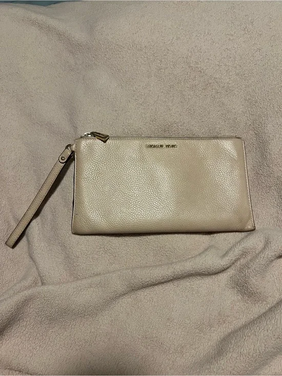 MICHAEL KORS Pebbled Leather Wristlet Clutch in blush pink