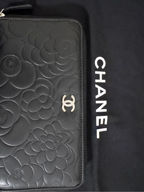 Chanel camellia Black Zip-Around Wallet - Sleek Everyday Organizer