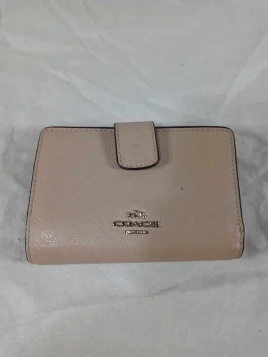 Coach New York Vintage Cute Leather Beige Women Zipper Wallet in Great Cond