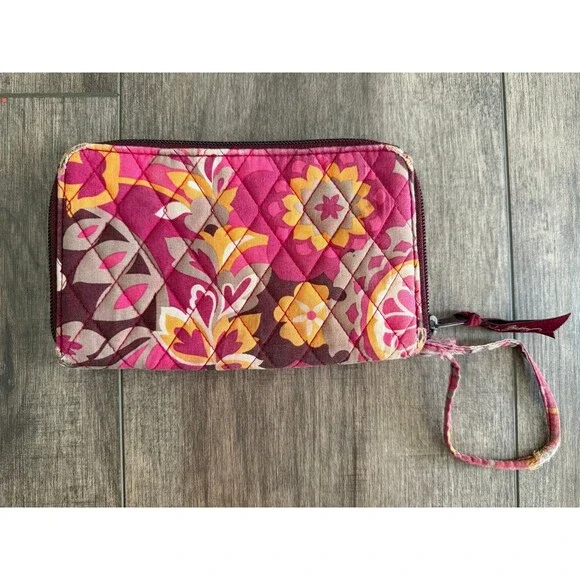 Vera Bradley Carnaby Zip Around Wallet Wristlet Quilted Pink Floral
