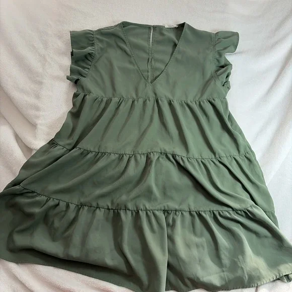 Entro Women's Green V-Neck‎ Dress Size Med Short Sleeve Flowy Boho Ruffles Lined