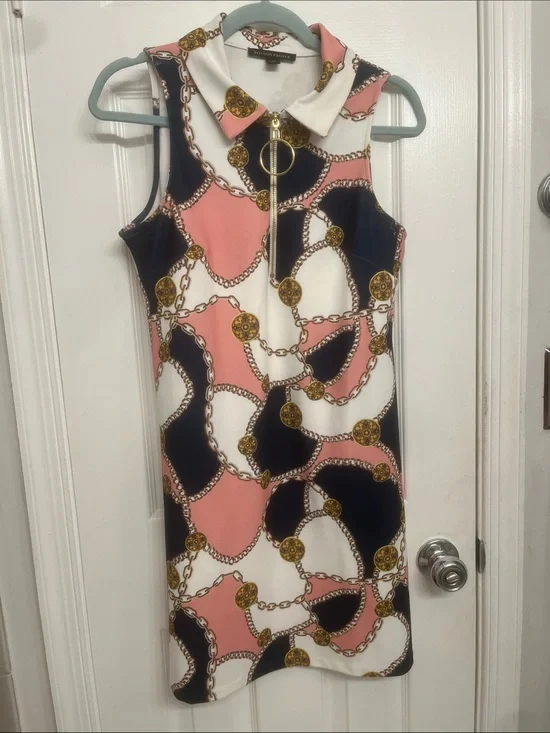 Boston Proper Pink, Black & White Sleeveless Chain-Print Shift Dress