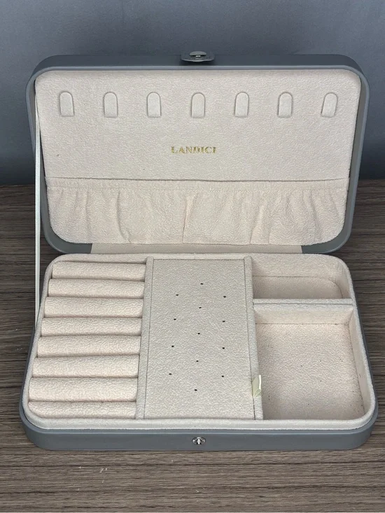 EUC Landici Grey & Cream Travel Jewelry Organizer Case