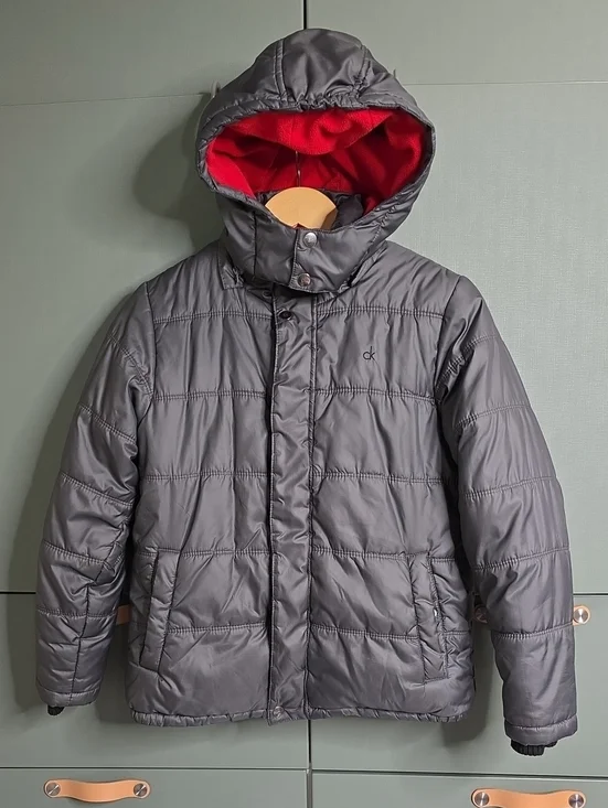 906U. Calvin Klein Jeans Kids Fleece-Lined Hooded Puffer Jacket Gray/Red