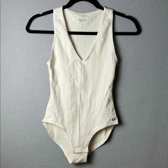DANSKIN Intimates Bodysuit‎ Cream Ivory Plunge Neck Minimalist basics Sz M