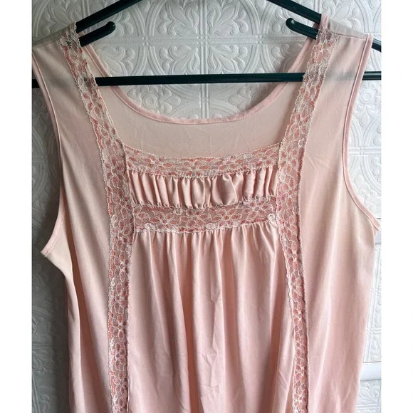 Vintage long peach nightgown lace ruched‎ front size M