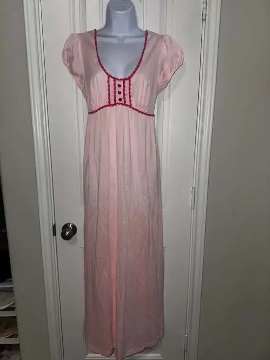 Vintage 1970s Formfit Rogers Pink Empire Waist Nightgown Barbie‎