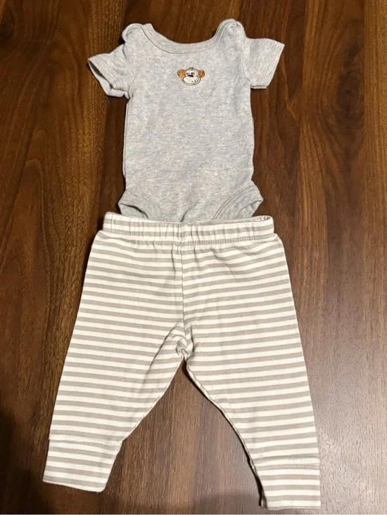 ✨2/$6✨ Baby boy onesie and pants set