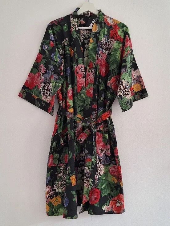NWT Royal Silk Vintage Floral Black Short Kimono Robe with Tie Waist