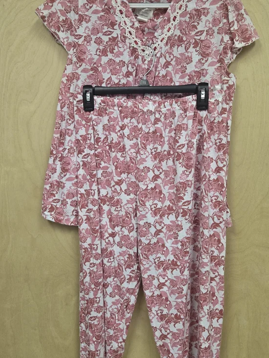 Women's Pink Floral Capri Pants & Top PJ Set
