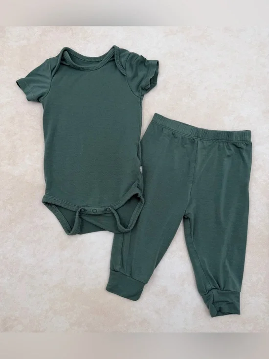 Kyte BABY Green Short Sleeve Bodysuit & Pants Set