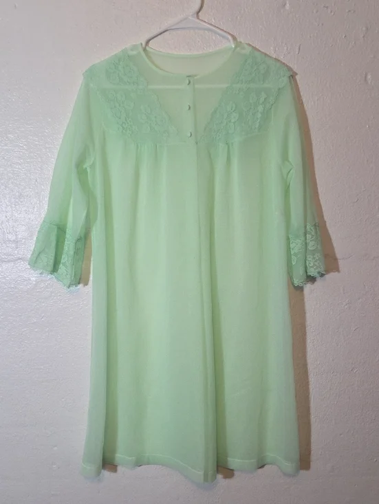 Women's Sheer Lace-Trim Nightgown in Mint Green Size Medium Robe 1950s