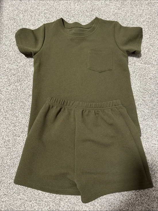 SHEIN Olive Green Kids Short Sleeve Top and Shorts Matching Set
