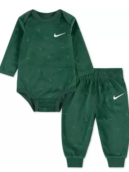 Nike Newborn Essentials Bodysuit & Pants Set
