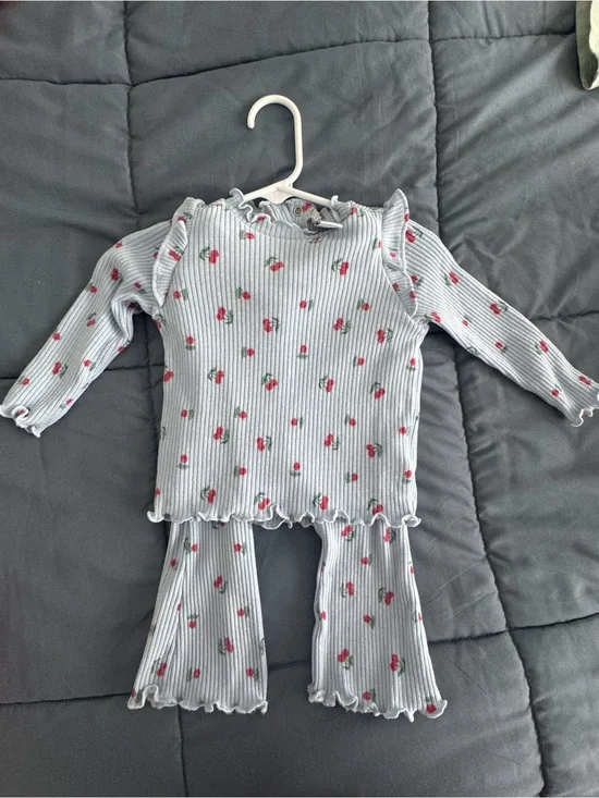 Old Navy Light Gray Ribbed Pajama Set with Pink Floral Print