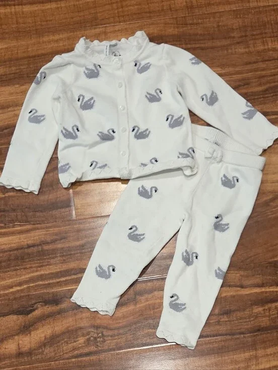 Janie and Jack EUC 18-24 months white and gray swan knit sweater and pants set