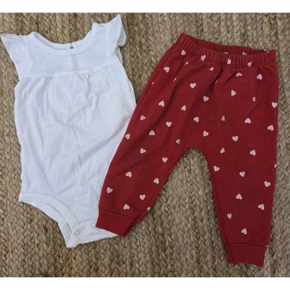 Carter‎ Bodysuit & Old Navy Hearts Pants Red Size 12-18months Valentines