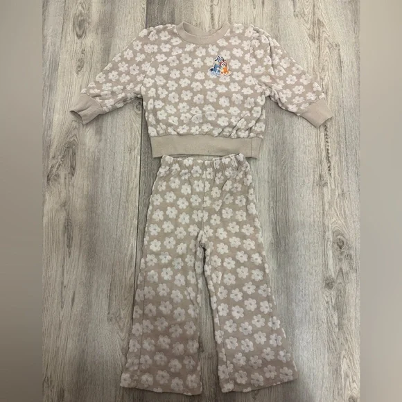Bluey Tan and White Cozy Matching Set