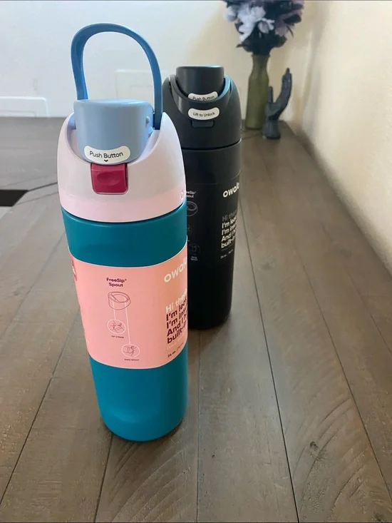 Owala Insulated Water Bottle “FREE SIP”with Built-In Straw 24 OZ.