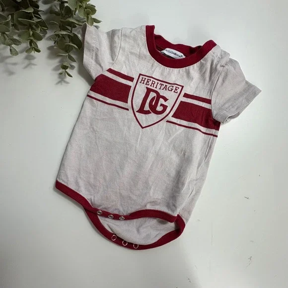 Dolce & Gabbana Heritage DG Logo‎ Baby Bodysuit Gray Red 3-6 Months Romper Italy