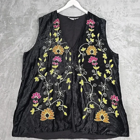 Nouveau Monde Women's Gypsy Velvet Embroidered‎ Floral 2 Button Vest 4x Black