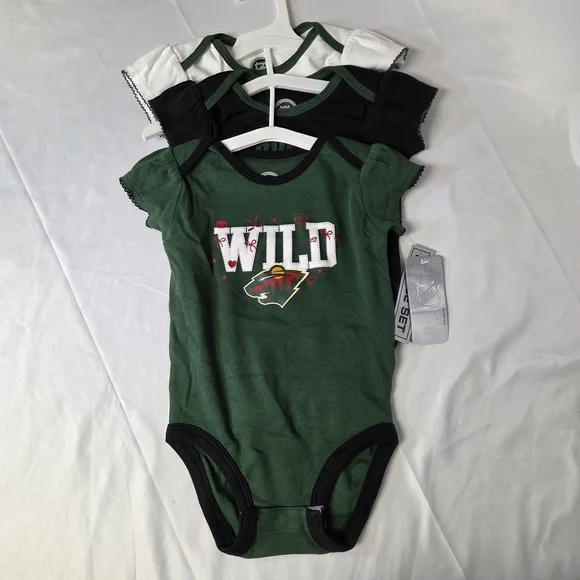 NHL Green‎ and Black Wild Onesies Size 18 Months