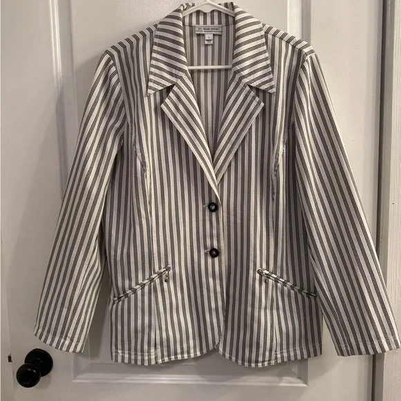 St. John Sport White Black Seersucker Striped Blazer Large