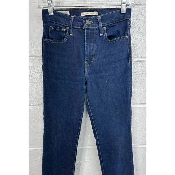 Levi's Premium 724 High Rise Straight Sculpt Jean Size 26 in London Bridge‎ Wash