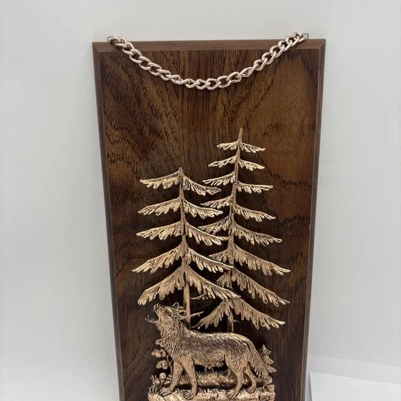 A &M Canada Vintage Hanging Good Tone Wall Plaque Wolf And Pine Tree