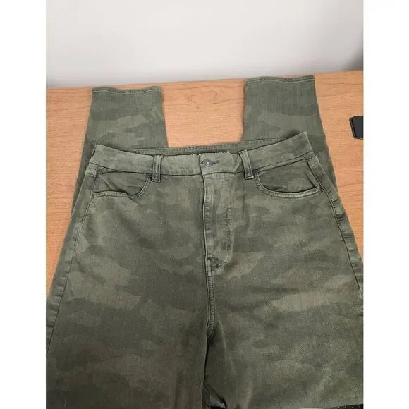 American Eagle Army Green next level stretch size 16 jeans