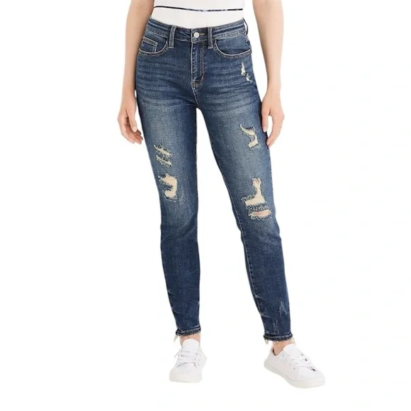 Judy Blue Medium Wash Distressed Boyfriend Fit Jeans Fray Cuffs Size 9 EUC