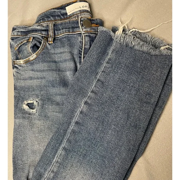 LOFT‎ Modern Straight Leg Distressed Jeans Medium Wash Raw Hem Size 6 28(26)