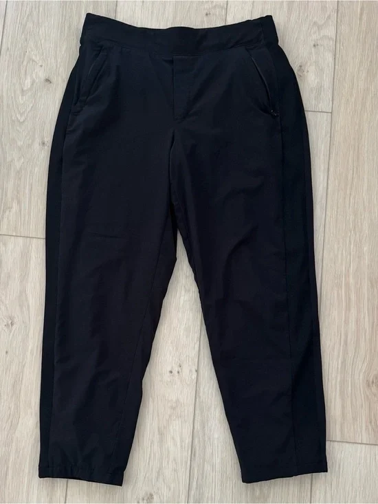 Athleta size 8 Petite women’s black lined cropped straight leg athletic pants