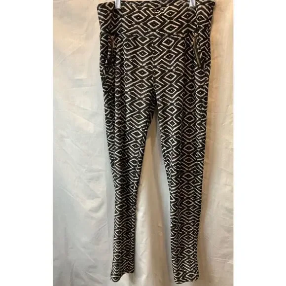 Stylish‎ Black and White Leggings with Zipper Detail & Dual Pockets Sm/Med
