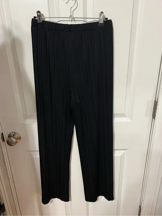 Uniqlo Black Pleated Wide Leg Trousers