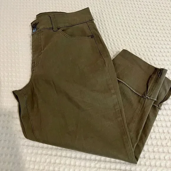 Style & Co Olive Capri Pants size 14